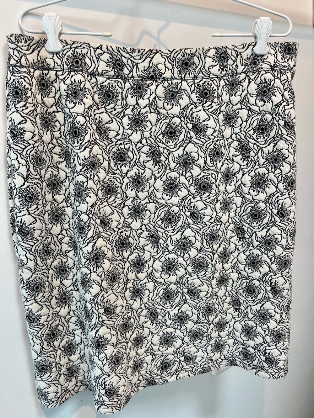 41 Hawthorn Black & White Floral Pencil Skirt